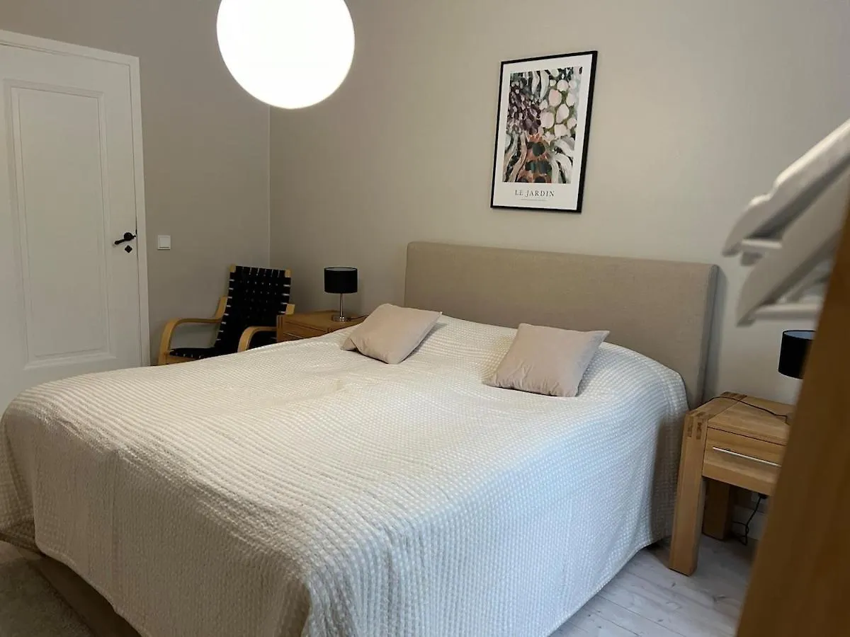 Upea Kolmio Etu-Toeoeloessae Apartment Helsinki