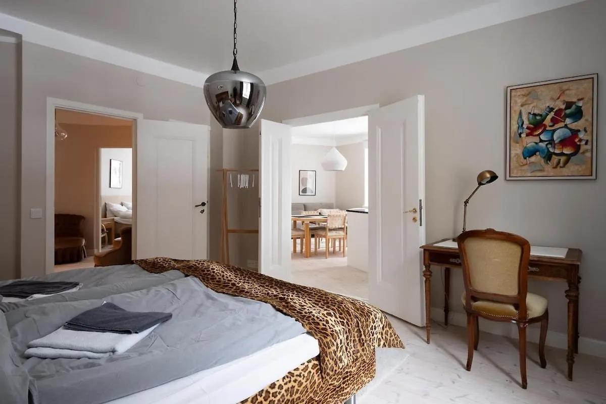 Upea Kolmio Etu-Toeoeloessae Apartment Helsinki