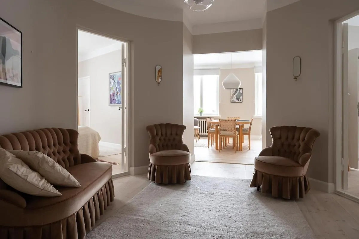 Upea Kolmio Etu-Toeoeloessae Apartment Helsinki