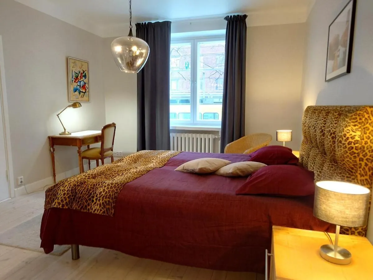 Upea Kolmio Etu-Toeoeloessae Apartment Helsinki Finland