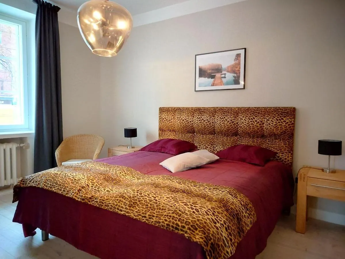 Upea Kolmio Etu-Toeoeloessae Apartment Helsinki