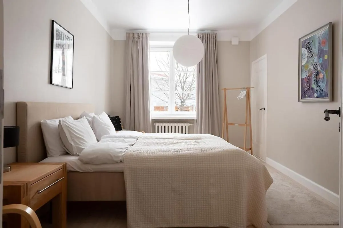 Upea Kolmio Etu-Toeoeloessae Apartment Helsinki