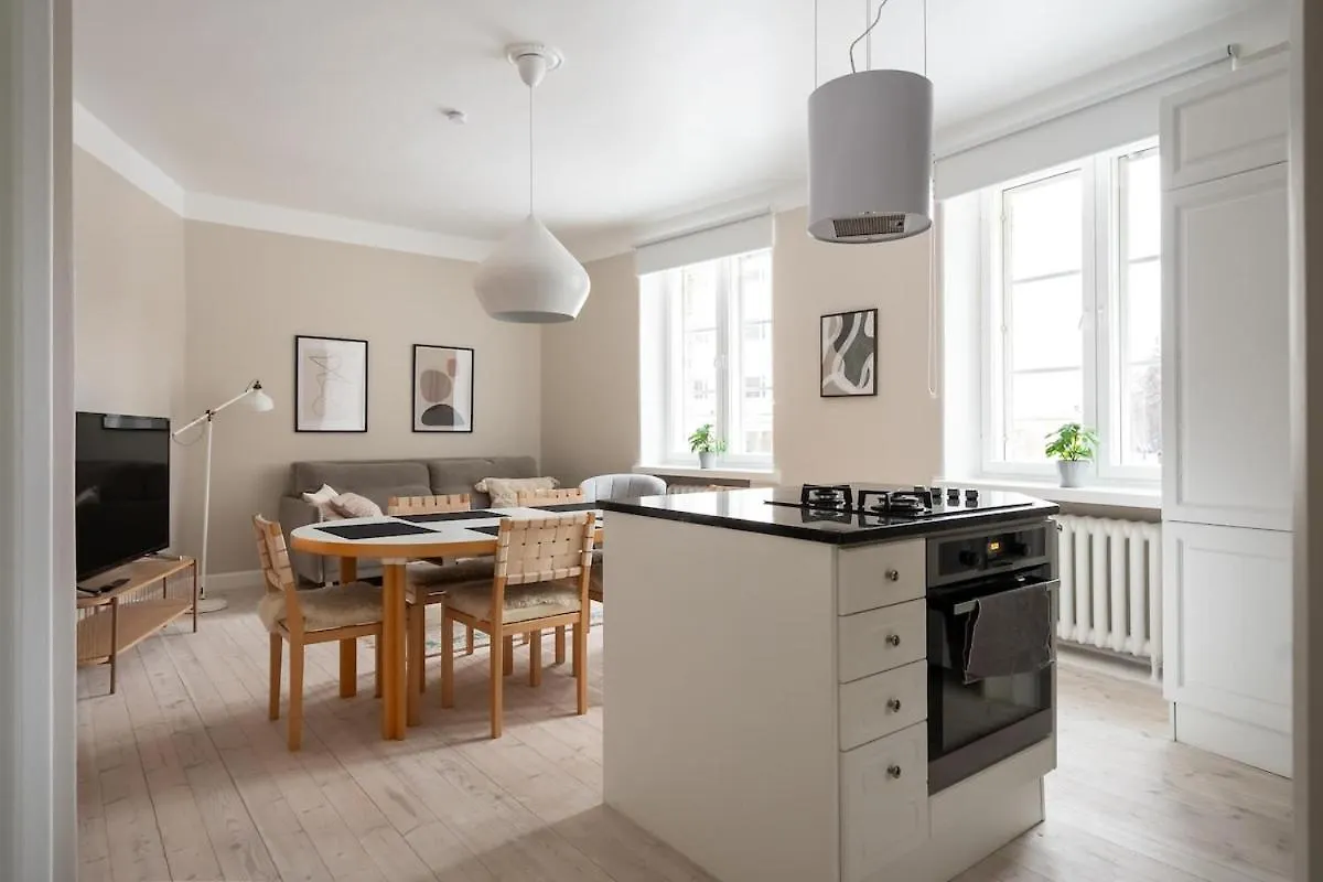 Upea Kolmio Etu-Toeoeloessae Apartment Helsinki